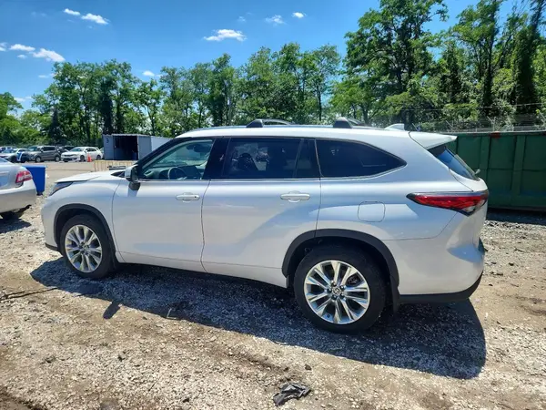 5TDKDRBH5PS020580 2023 TOYOTA HIGHLANDER - Image 2