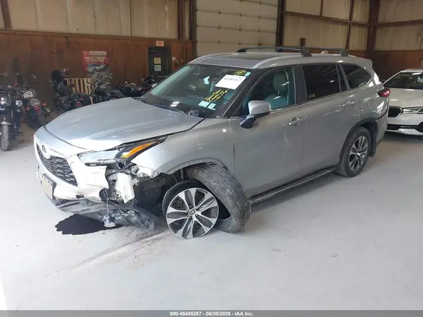 5TDKDRBH5PS023401 2023 TOYOTA HIGHLANDER - Image 2