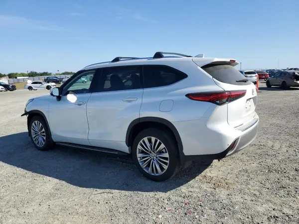 5TDKDRBH5PS026654 2023 TOYOTA HIGHLANDER - Image 2