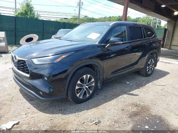5TDKDRBH5PS028212 2023 TOYOTA HIGHLANDER - Image 2