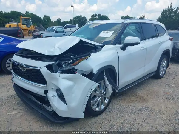 5TDKDRBH5PS034320 2023 TOYOTA HIGHLANDER - Image 2