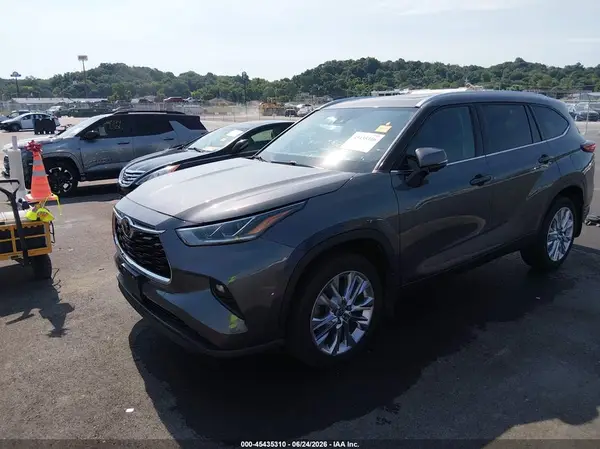 5TDKDRBH5PS036651 2023 TOYOTA HIGHLANDER - Image 2