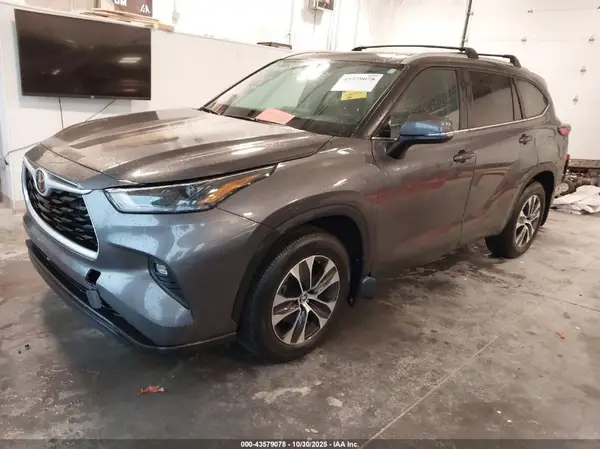 5TDKDRBH5PS038593 2023 TOYOTA HIGHLANDER - Image 2