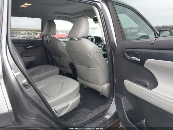 5TDKDRBH5PS043065 2023 TOYOTA HIGHLANDER - Image 8