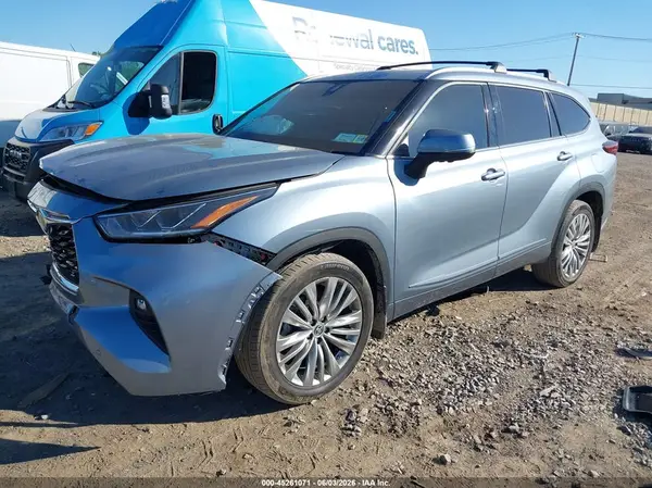5TDKDRBH5PS047214 2023 TOYOTA HIGHLANDER - Image 2