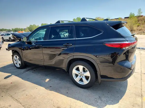 5TDKDRBH5PS503812 2023 TOYOTA HIGHLANDER - Image 2