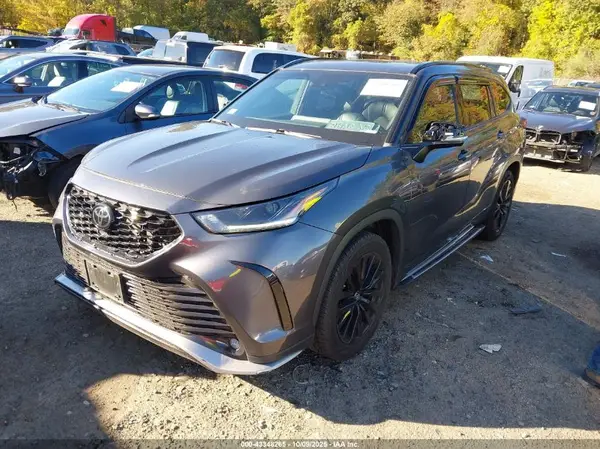 5TDKDRBH5PS508265 2023 TOYOTA HIGHLANDER - Image 2