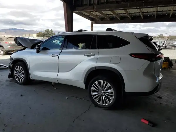 5TDKDRBH5PS509450 2023 TOYOTA HIGHLANDER - Image 2