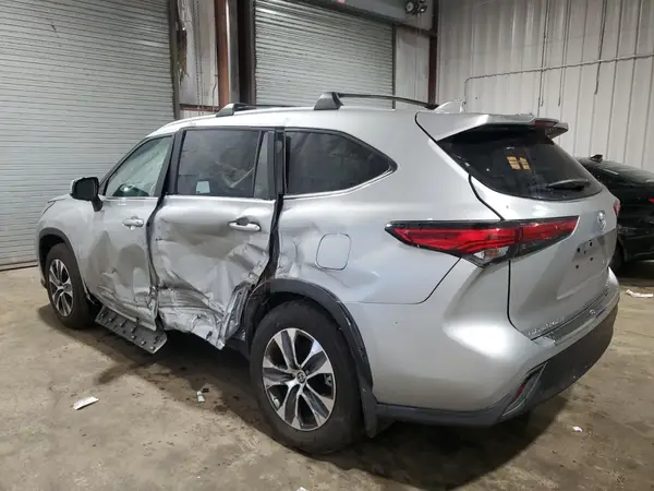 5TDKDRBH5PS510064 2023 TOYOTA HIGHLANDER - Image 2
