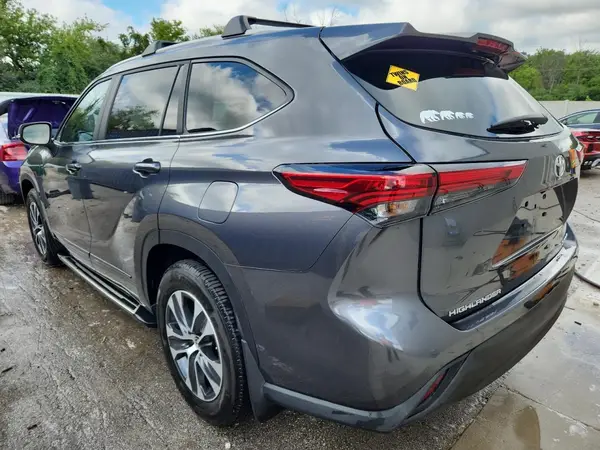 5TDKDRBH5PS510503 2023 TOYOTA HIGHLANDER - Image 2