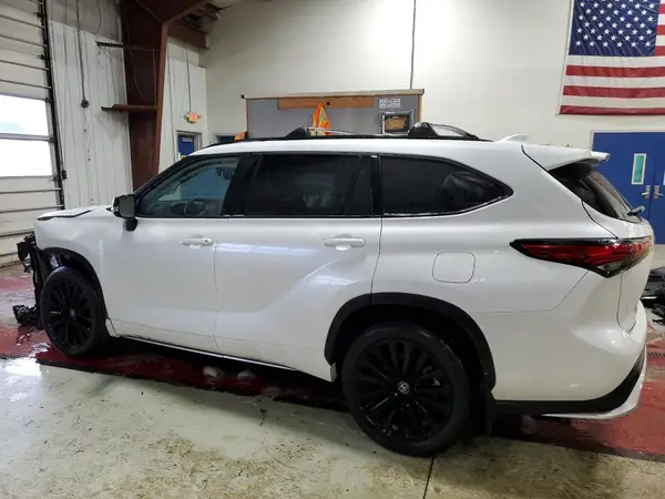 5TDKDRBH5PS512686 2023 TOYOTA HIGHLANDER - Image 2