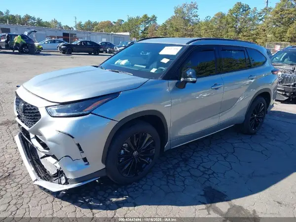 5TDKDRBH5PS516477 2023 TOYOTA HIGHLANDER - Image 2