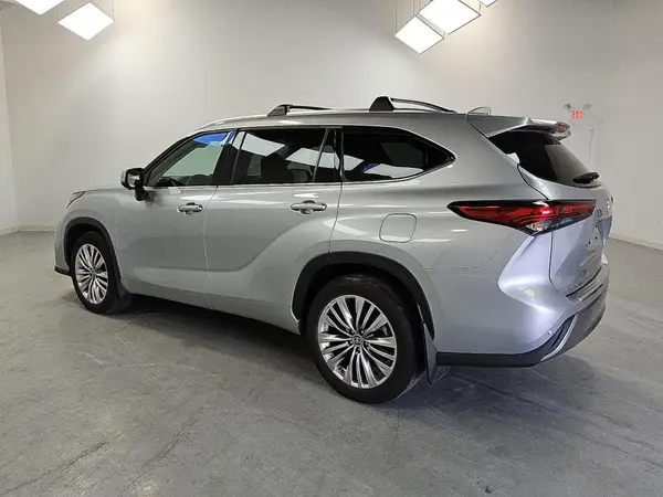 5TDKDRBH5PS518617 2023 TOYOTA HIGHLANDER - Image 2