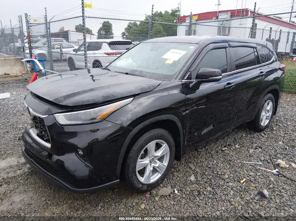 5TDKDRBH5PS523820 2023 TOYOTA HIGHLANDER - Image 2