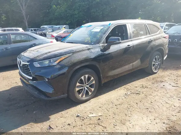 5TDKDRBH5PS526345 2023 TOYOTA HIGHLANDER - Image 2