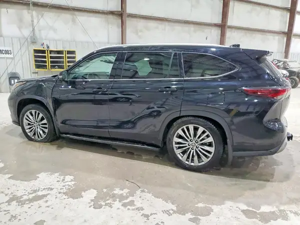 5TDKDRBH5RS529538 2024 TOYOTA HIGHLANDER - Image 2