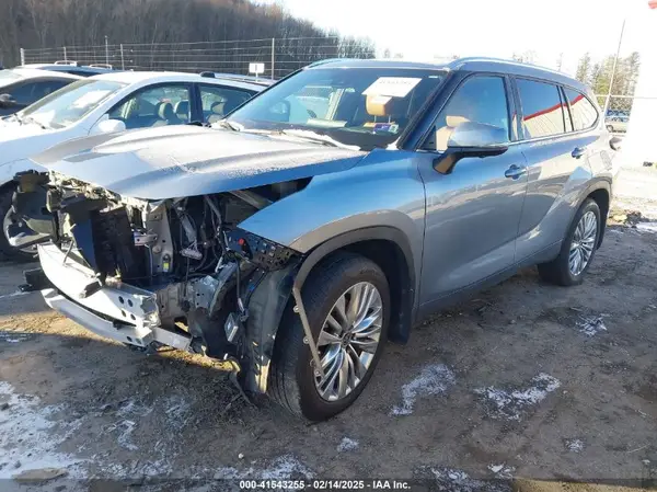 5TDKDRBH5RS529572 2024 TOYOTA HIGHLANDER - Image 2