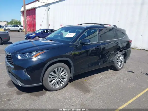 5TDKDRBH5RS529829 2024 TOYOTA HIGHLANDER - Image 2