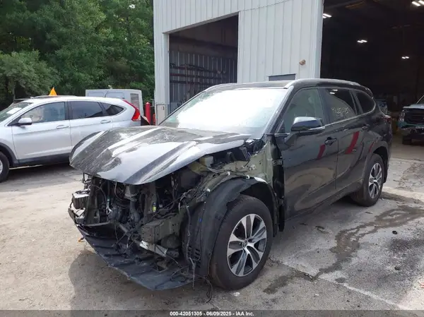 5TDKDRBH5RS535825 2024 TOYOTA HIGHLANDER - Image 2