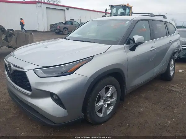 5TDKDRBH5RS536215 2024 TOYOTA HIGHLANDER - Image 2