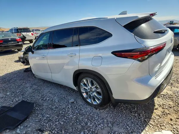 5TDKDRBH5RS540782 2024 TOYOTA HIGHLANDER - Image 2