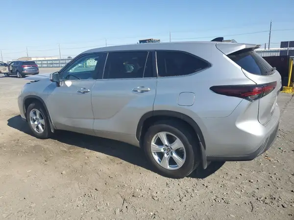 5TDKDRBH5RS542810 2024 TOYOTA HIGHLANDER - Image 2