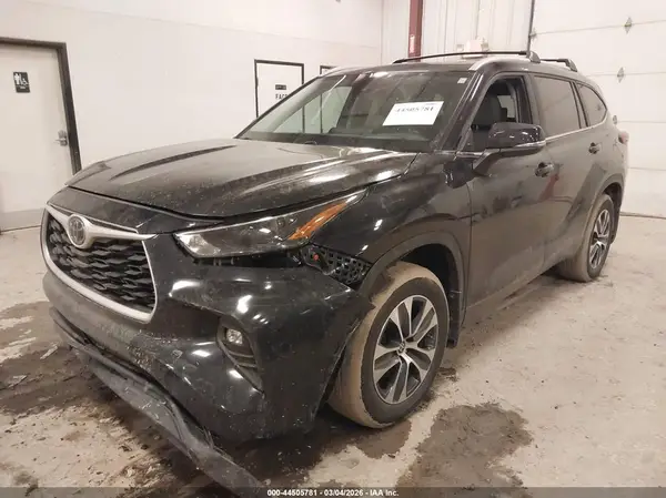 5TDKDRBH5RS553290 2024 TOYOTA HIGHLANDER - Image 2
