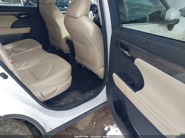 5TDKDRBH5RS557775 2024 TOYOTA HIGHLANDER - Image 8