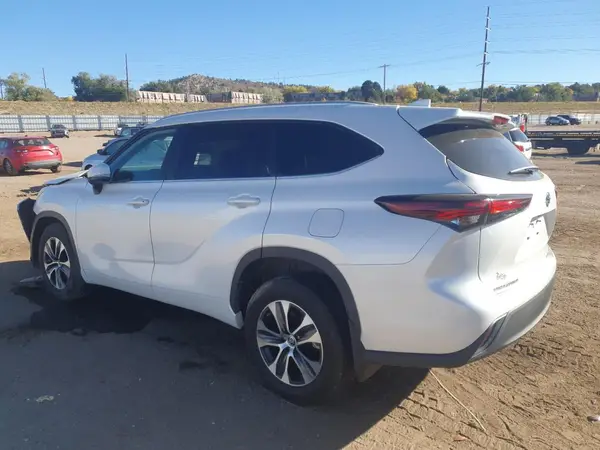 5TDKDRBH5RS559879 2024 TOYOTA HIGHLANDER - Image 2