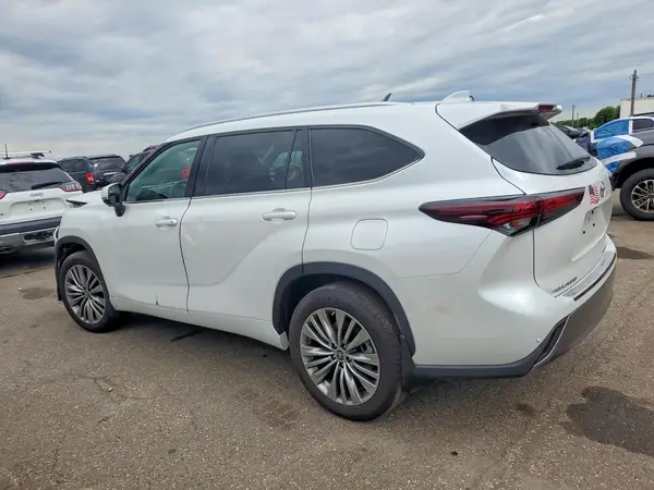 5TDKDRBH5RS564595 2024 TOYOTA HIGHLANDER - Image 2