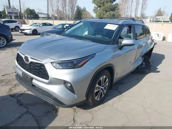 5TDKDRBH5RS570851 2024 TOYOTA HIGHLANDER - Image 2