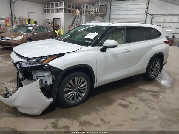 5TDKDRBH6PS001567 2023 TOYOTA HIGHLANDER - Image 2