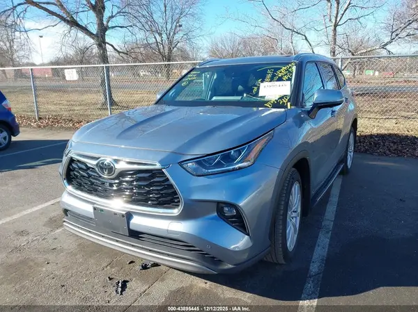 5TDKDRBH6PS003710 2023 TOYOTA HIGHLANDER - Image 2