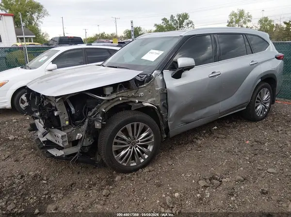 5TDKDRBH6PS004405 2023 TOYOTA HIGHLANDER - Image 2