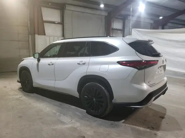 5TDKDRBH6PS010415 2023 TOYOTA HIGHLANDER - Image 2