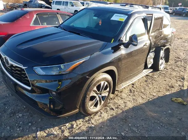 5TDKDRBH6PS012682 2023 TOYOTA HIGHLANDER - Image 2