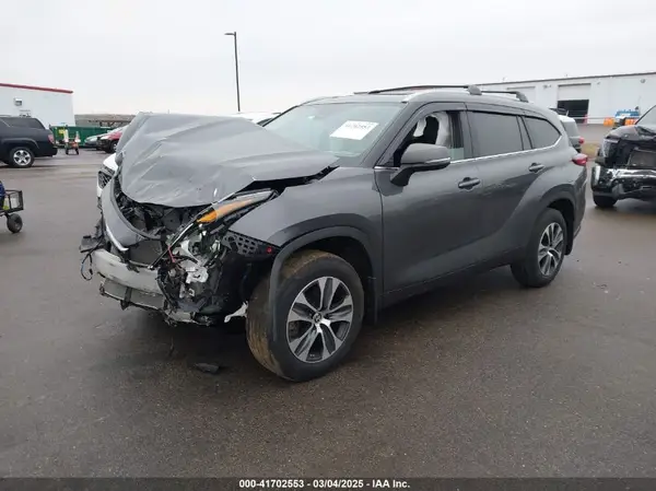 5TDKDRBH6PS013654 2023 TOYOTA HIGHLANDER - Image 2