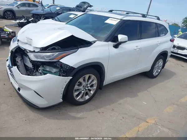 5TDKDRBH6PS013945 2023 TOYOTA HIGHLANDER - Image 2