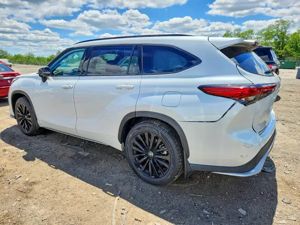 5TDKDRBH6PS016375 2023 TOYOTA HIGHLANDER - Image 2