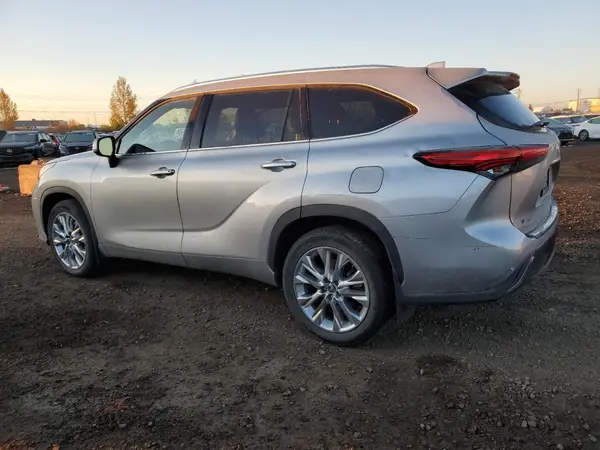 5TDKDRBH6PS017106 2023 TOYOTA HIGHLANDER - Image 2