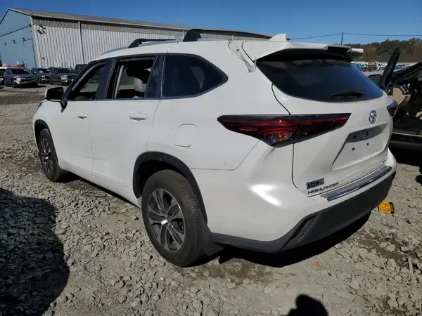 5TDKDRBH6PS021186 2023 TOYOTA HIGHLANDER - Image 2