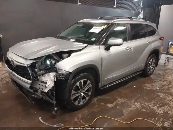 5TDKDRBH6PS021575 2023 TOYOTA HIGHLANDER - Image 2