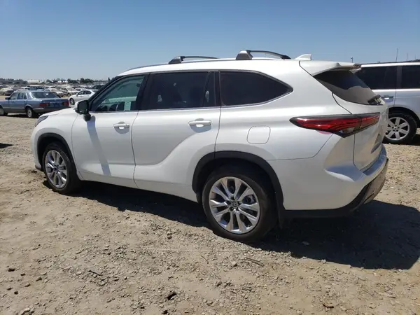 5TDKDRBH6PS023620 2023 TOYOTA HIGHLANDER - Image 2