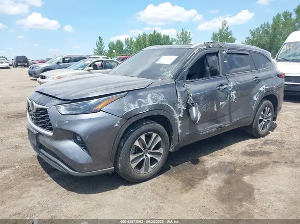 5TDKDRBH6PS024959 2023 TOYOTA HIGHLANDER - Image 2