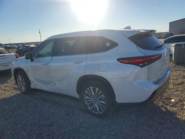 5TDKDRBH6PS025979 2023 TOYOTA HIGHLANDER - Image 2