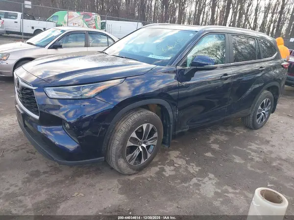 5TDKDRBH6PS026520 2023 TOYOTA HIGHLANDER - Image 2