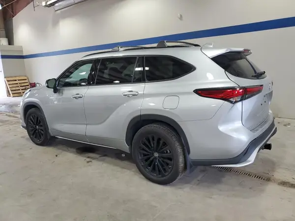 5TDKDRBH6PS028932 2023 TOYOTA HIGHLANDER - Image 2
