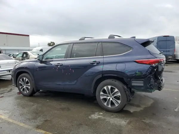 5TDKDRBH6PS038960 2023 TOYOTA HIGHLANDER - Image 2