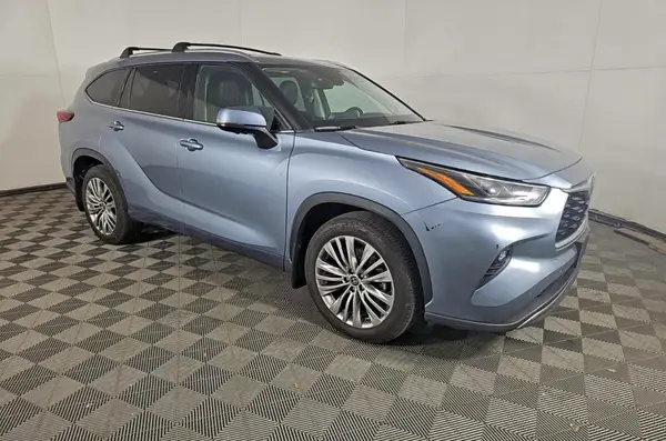 5TDKDRBH6PS039865 2023 TOYOTA HIGHLANDER - Image 2