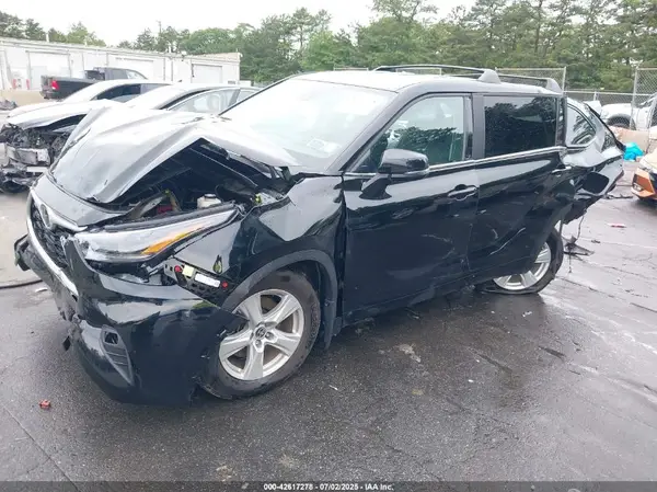 5TDKDRBH6PS043799 2023 TOYOTA HIGHLANDER - Image 2